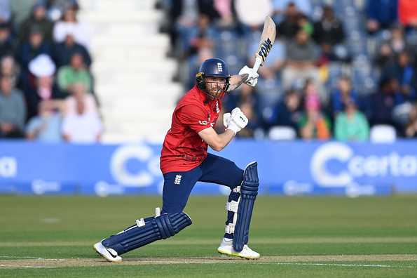 Salt took 46 balls for his 89.