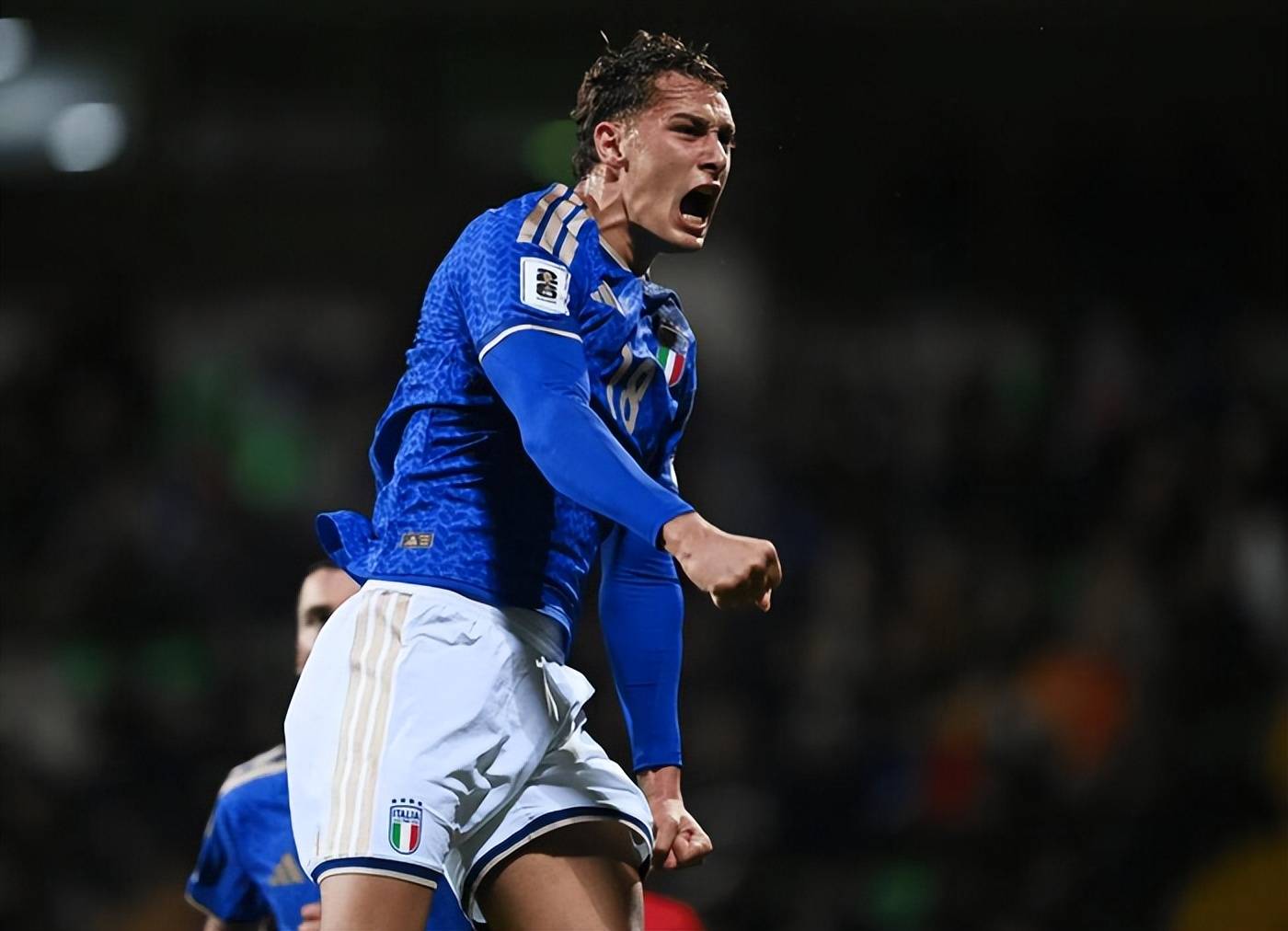 การเป็นผู้นำในเซเรียอาต้องมาพร้อมกับปัญหาของตัวเอง! การเซ็นสัญญาทั้งสี่ของอินเตอร์ มิลานพิสูจน์แล้วว่าไร้ผล การขายนักเตะในช่วงตลาดซื้อขายฤดูหนาวเพื่อระดมทุน + การไล่ล่ากองหลังตัวแกร่งของซิตี้เพื่อเสริมความแข็งแกร่ง_ยูโร_มิลานสปอร์ต_ลีก