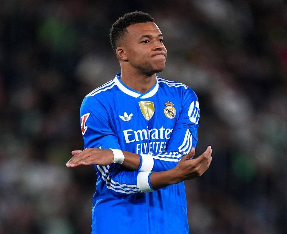 การกระทำของอลอนโซ่ส่งผลเสียเมื่อเบลลิงแฮมทำประตูตีเสมอในช่วงท้ายเกม; เรอัล มาดริด เสมอกับทีมที่เพิ่งเลื่อนชั้น 2-2 ความหวังของบาร์เซโลน่าพังทลาย เอสซีจี เอลเช่ คีเลียน เอ็มบัปเป้ วันแข่งขัน