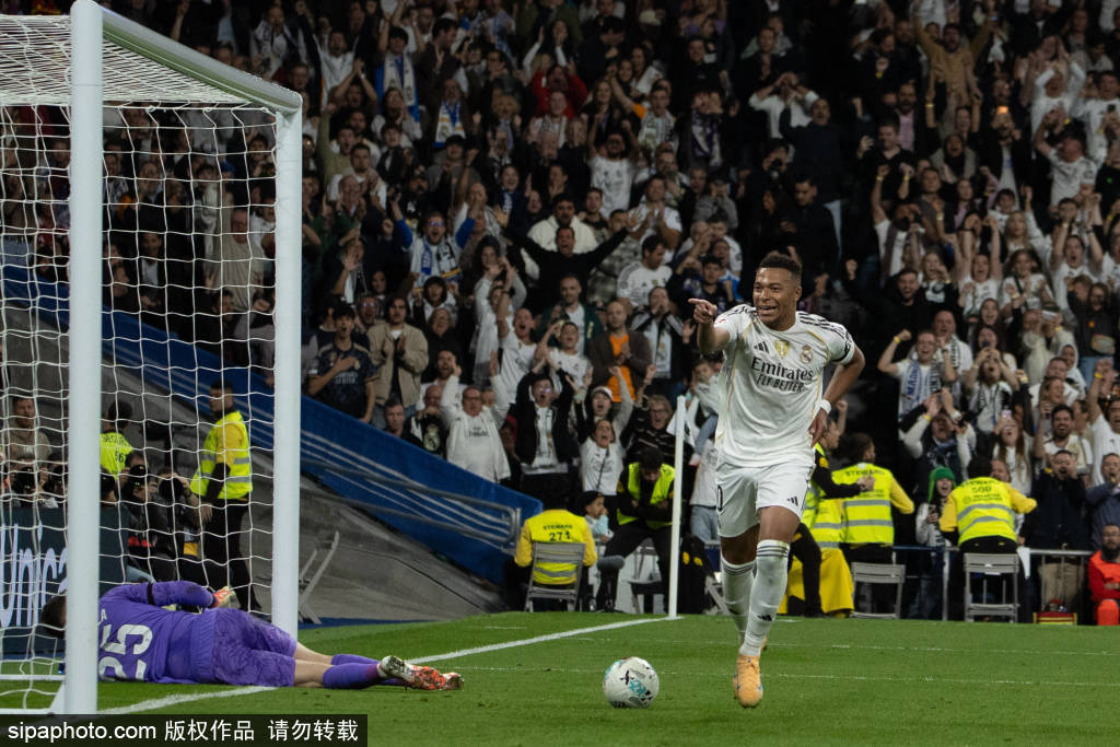 ทางเลือกที่ยากลำบากของฟลอเรนติโน: การต่อสู้แย่งอำนาจในเรอัล มาดริดระหว่างวินิซิอุสและชาบี อลอนโซ่ _ผู้เล่น_เอ็มบัปเป้_สนับสนุน