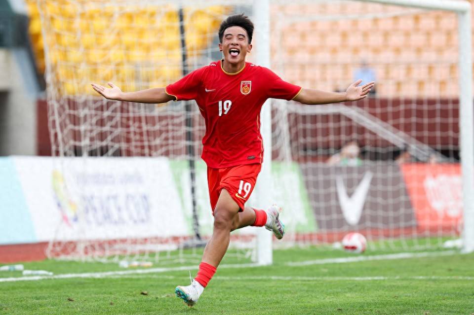 ฟุตบอลจีนเริ่มแสดงสัญญาณการฟื้นตัว! หวัง หยูตง วัย 18 ปี คว้าตำแหน่งดาวซัลโวสูงสุดในประเทศ ขณะที่ เว่ย เซียงซิน วัย 17 ปี เปิดตัวในลีกเอิง_นักเตะ_ฤดูกาลนี้_ไชนีส ซูเปอร์ลีก