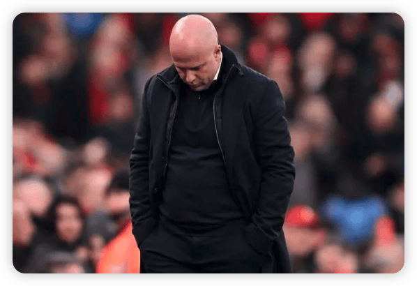 ลิเวอร์พูลจัดการประชุมฉุกเฉินท่ามกลางการตรวจสอบตำแหน่งของสล็อท ตำแหน่งของผู้จัดการอยู่ภายใต้การพิจารณาท่ามกลางความเสี่ยงทางยุทธวิธี