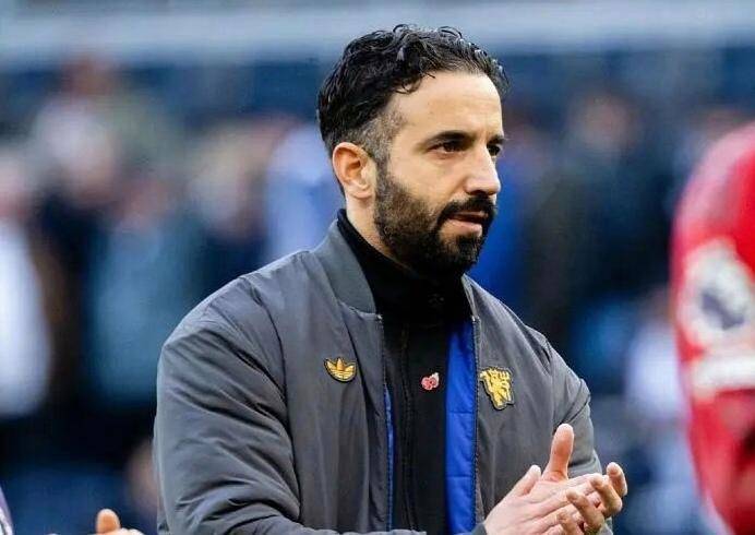 เรื่องราวกำหนดค่าฉีกสัญญา 65 ล้านปอนด์! ทำไมกองหน้าวัย 25 ปีถึงปฏิเสธแมนเชสเตอร์ ยูไนเต็ดและท็อตแน่ม ฮ็อตสเปอร์ เลือกที่จะอยู่ต่ออีกหนึ่งปี? มีแผนการซ่อนเร้นอะไรหรือไม่? _เซเมโด้_ _บอร์นมัธ_ _เงื่อนไขในสัญญา_