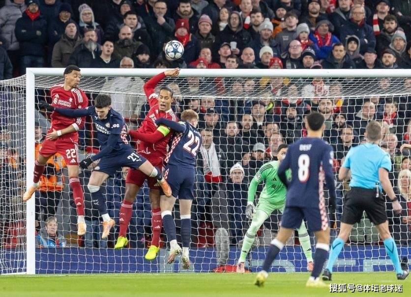 แพ้ถึงเก้าครั้งในสิบสองนัดหลังสุด! ลิเวอร์พูลพ่ายแพ้อย่างน่าอับอาย 1-4 ในบ้านต่อคู่แข่ง ขณะที่ผู้จัดการทีมคู่แข่งชี้จุดปัญหาเรื้อรังของหงส์แดงอย่างตรงจุด นัดแข่งขัน: พีเอสวี ไอนด์โฮเฟ่น พบ ลิเวอร์พูล ผู้จัดการทีม: โบซ