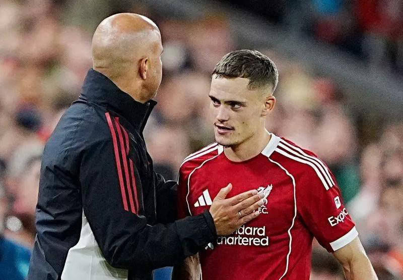 สี่ทีมม้ามืดของพรีเมียร์ลีกกำลังแข่งขันกันอย่างดุเดือด โดยมีเพียงแอสตัน วิลล่าเท่านั้นที่รักษาโมเมนตัมไว้ได้ แมนเชสเตอร์ ยูไนเต็ด และเชลซีพิสูจน์ให้เห็นว่าเป็นทีมที่ยากจะหยุดยั้ง