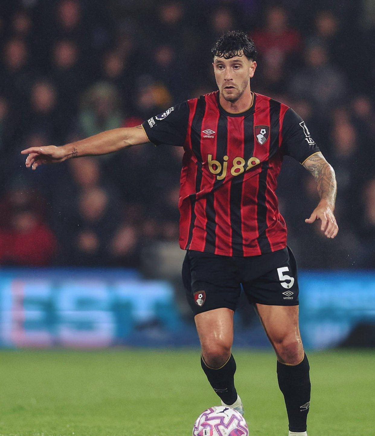 บาร์เซโลน่าจับตา 4 ตัวเลือกเพื่อเสริมแนวรับในตลาดซื้อขายนักเตะหน้าหนาว เป้าหมายของเรอัล มาดริด อาจหวนคืนพรีเมียร์ลีก อายก กองหลังตัวแกร่งของดอร์ทมุนด์ อาจกลับสู่พรีเมียร์ลีก อินเตอร์ มิลาน เรอัล มาดริด