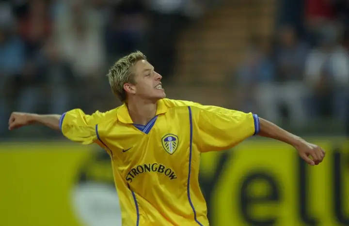 อลัน สมิธ ผู้ที่ทุ่มเทเลือดเนื้อเพื่อแมนเชสเตอร์ ยูไนเต็ด บนสนาม – เขาเป็นนักเตะระดับไหน? _แฟนบอลลีดส์ ยูไนเต็ด_ การแข่งขัน