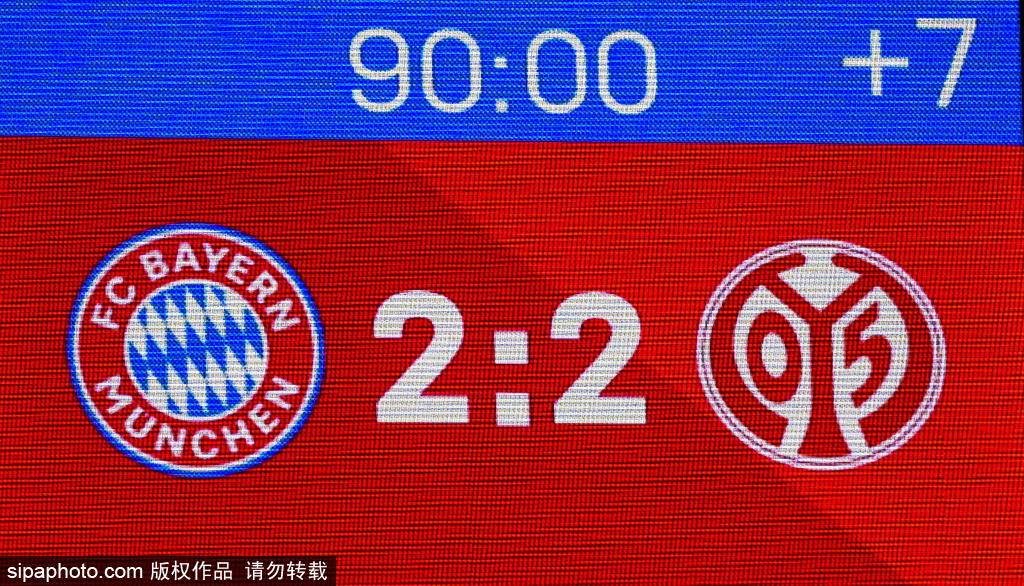 ไลป์ซิกกำลังพิจารณาเซ็นสัญญากับไอค์ฮอร์น: ความขัดแย้งระหว่างบาเยิร์นและดอร์ทมุนด์ปะทุขึ้นอีกครั้ง แฟนบอลบุนเดสลีกาในตำแหน่งกองกลาง