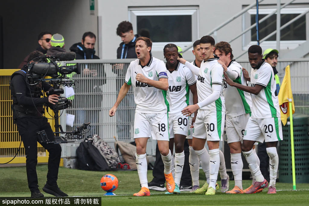 มิลานยังคงรักษาสถิติไร้พ่ายต่อไป แต่พวกเขาเสียเปรียบในการแข่งขันชิงแชมป์ การแข่งขัน | การปรับเปลี่ยน | ชัยชนะ