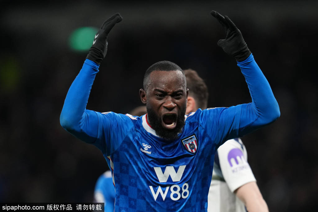 ท็อตแน่ม ฮ็อตสเปอร์ คว้าตัวกัลลาเกอร์: กลยุทธ์และเรื่องราวเบื้องหลังการย้ายทีมสุดเซอร์ไพรส์_กองกลาง_แฟนบอล_อันโตนิโอ คอนเต้