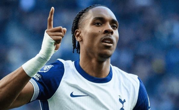 กัซเซ็ตต้า เดลโล สปอร์ต: ปารีส เอฟซี เล็งยืมตัวกองหน้าท็อตแน่ม เทอร์, ดาวรุ่งวัย 20 ปี กลายเป็นเป้าหมายการย้ายทีม _ผู้เล่น_โอกาส_โรมาโน่