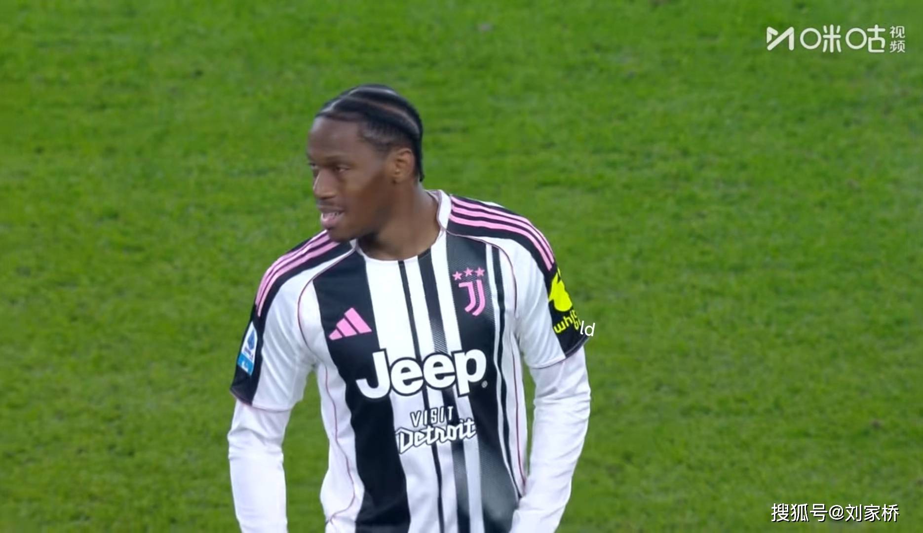 ยูเวนตุสกลับมาสู่เส้นทางชัยชนะด้วยชัยชนะอย่างเด็ดขาด แต่การจบสกอร์ของเดวิดยังต้องปรับปรุง; คัมบิอาสโซเผชิญกับเสียงวิจารณ์ แมตช์: แม็คเคนนี, นาโปลี