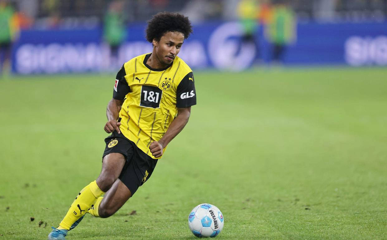 ท็อตแน่ม ฮ็อตสเปอร์ ทำการเคลื่อนไหวที่น่าทึ่ง! ยื่นข้อเสนอ 75 ล้านปอนด์เพื่อคว้าตัวกองหน้าดาวรุ่งของดอร์ทมุนด์ ซึ่งมีสไตล์การเล่นที่คล้ายคลึงกับโมฮาเหม็ด ซาลาห์_อาเดเยมี_แอตเลติโก มาดริด_อาร์เซนอล