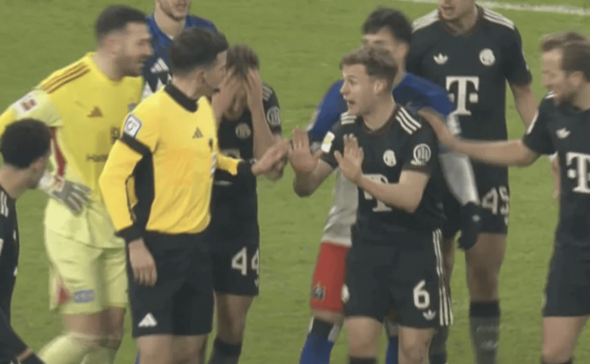 บาเยิร์น มิวนิค เสียเงิน 100 ล้านยูโรเพื่อซื้อตัวนักเตะ แต่ได้เพียง 1 คะแนนจาก 2 นัด – แย่ที่สุดในรอบ 11 ปี! ทีมล้อมผู้ตัดสินด้วยความโกรธ. คาน: "บ้าไปแล้ว." ฮัมบูร์ก vs อูร์กสบวร์ก