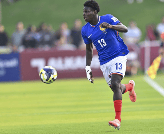 ข่าววงการกีฬา มิลาน: บาเยิร์น มิวนิค และ ไบเออร์ เลเวอร์คูเซ่น ต่างจับตามองกองหลังวัย 17 ปีของปารีส แซงต์-แชร์กแมง เอ็มเพมบา ฟุตบอลยุโรป ผู้เล่นตำแหน่งกองหลัง