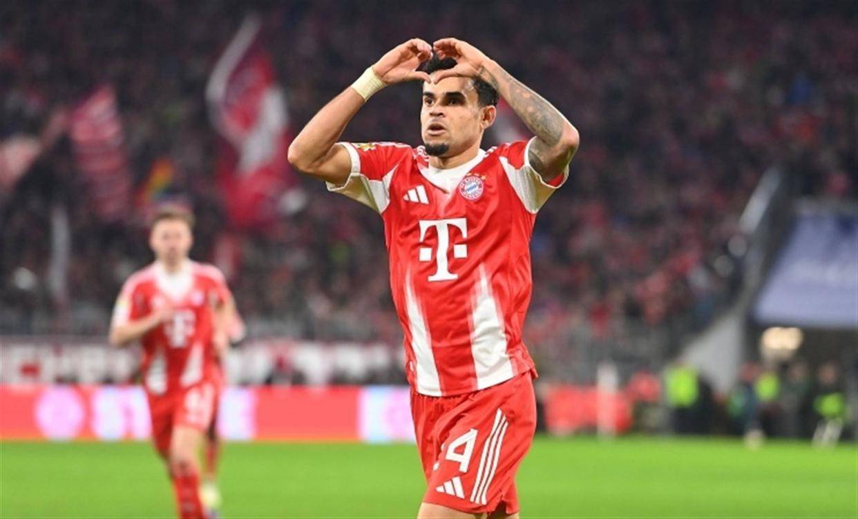 ลิเวอร์พูลทุ่มเงิน 330 ล้านปอนด์เพื่อเซ็นสัญญากับนักเตะดาวดังสามคน แต่สถิติกลางฤดูกาลของพวกเขากลับแทบจะเทียบครึ่งหนึ่งของนักเตะที่บาเยิร์นปล่อยทิ้งไม่ได้เลย? _หลุยส์ ดิอาซ_ _แชมเปียนส์ลีก_ _ฮอฟเฟนไฮม์_