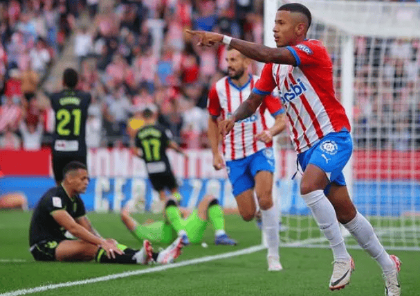 เรอัล มาดริด และบาร์เซโลนา ต่างผลัดกันครองความยิ่งใหญ่และคว้าแชมป์ลาลีกา โดยฤดูกาลนี้ของลาลีกาได้พิสูจน์ให้เห็นถึงความสำเร็จอย่างล้นหลามและแสดงผลงานอันยอดเยี่ยม