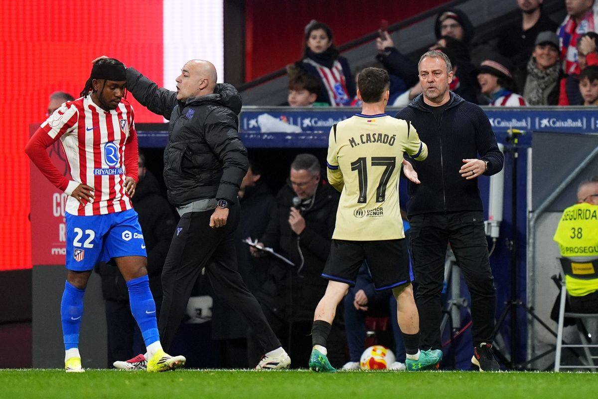 โกรธแค้นหลังพ่ายแพ้อย่างน่าอับอายในโกปา เดล เรย์: ฟลิคระเบิดความโกรธในห้องแต่งตัวบาร์เซโลนา ครึ่งแรก ผู้เล่นคาตาลัน