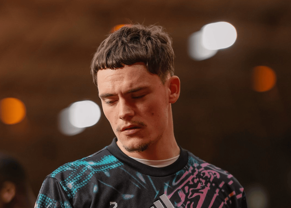 จำนวนการยิงของลิเวอร์พูลที่ 2-12 ในครึ่งแรกถือเป็นสถิติที่แย่ที่สุดในรอบ 11 ปี แฟนบอลเรียกร้องว่า "สโลธควรถูกไล่ออกในครึ่งแรก" การโจมตีแชมเปียนส์ลีก แมนเชสเตอร์ ยูไนเต็ด