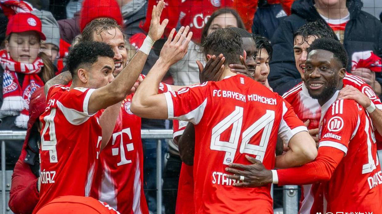 ศึกบุนเดสลีกา: บาเยิร์น มิวนิค พลิกกลับมาชนะ 3-2 เหนือ ไอน์ทรัค แฟรงค์เฟิร์ต คว้าชัยชนะติดต่อกันเป็นครั้งที่สี่ แฮร์รี เคน นำเป็นดาวซัลโวด้วย 28 ประตู ผู้เล่น: หลุยส์ ดิอาซ, บาเยิร์น มิวนิค