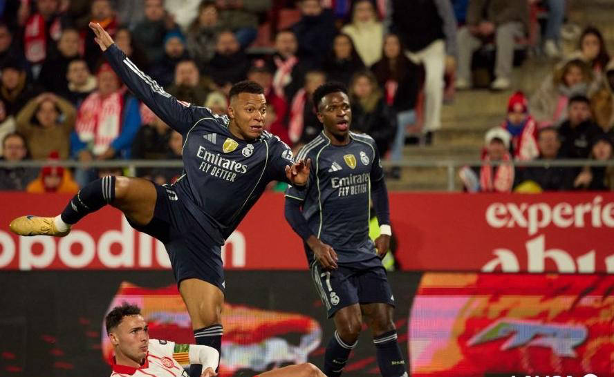 โลกของฟุตบอลที่เปลี่ยนแปลงตลอดเวลา! เรอัล มาดริด พ่ายแพ้ในช่วงท้ายเกม, แอตเลติโก มาดริด กลับมาอย่างน่าทึ่ง, แชมเปียนส์ลีกคว้าชัยชนะอย่างเด็ดขาดเพื่อขึ้นนำตาราง_โอซาซูนา_เม็ตซ์_เอสปันญอล