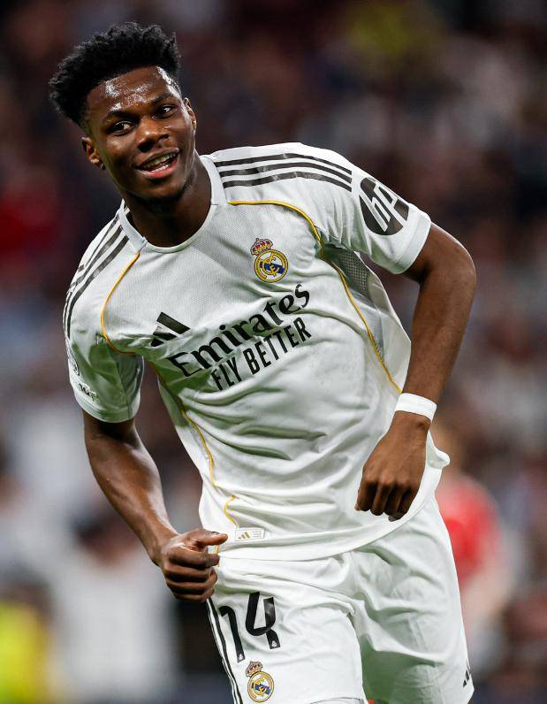 การกลับมาของชายบ้าที่เบร์นาเบวไม่สามารถหยุดความพ่ายแพ้ได้! วัลเวอร์เด้ทำสองประตู เบนเซม่าทำประตูเดี่ยว: เรอัล มาดริด 2-1 เบนฟิก้า_วินิซิอุส_แชมเปี้ยนส์ลีก_ลียง