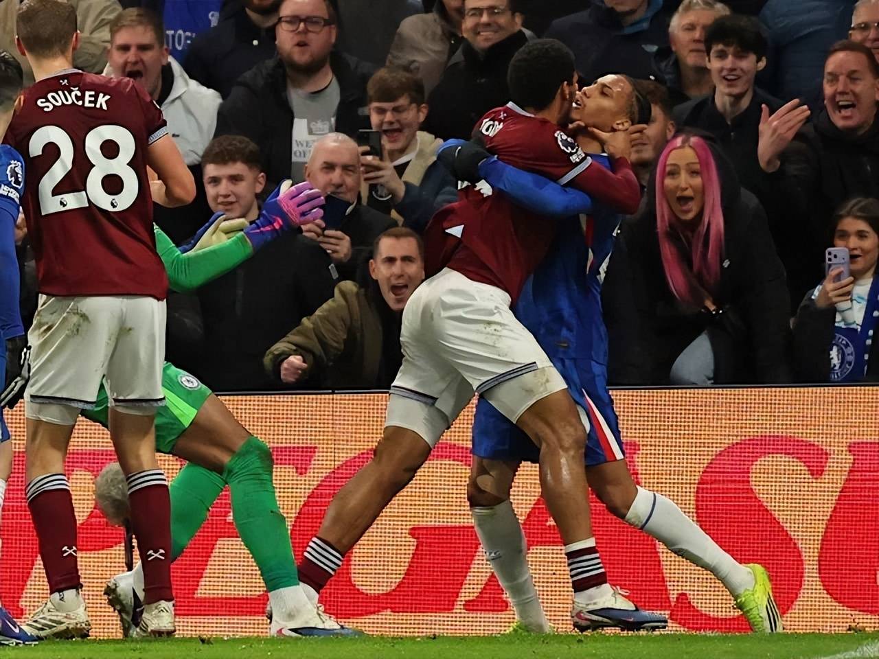 นักเตะเวสต์แฮมเป็นผู้ก่อเหตุปะทะ แต่เชลซีกลับถูกลงโทษหนักกว่า! รายละเอียดบทลงโทษจากเอฟเอเปิดเผย: ตราโอเร่, คูคูเรลล่า, โตดิโบ