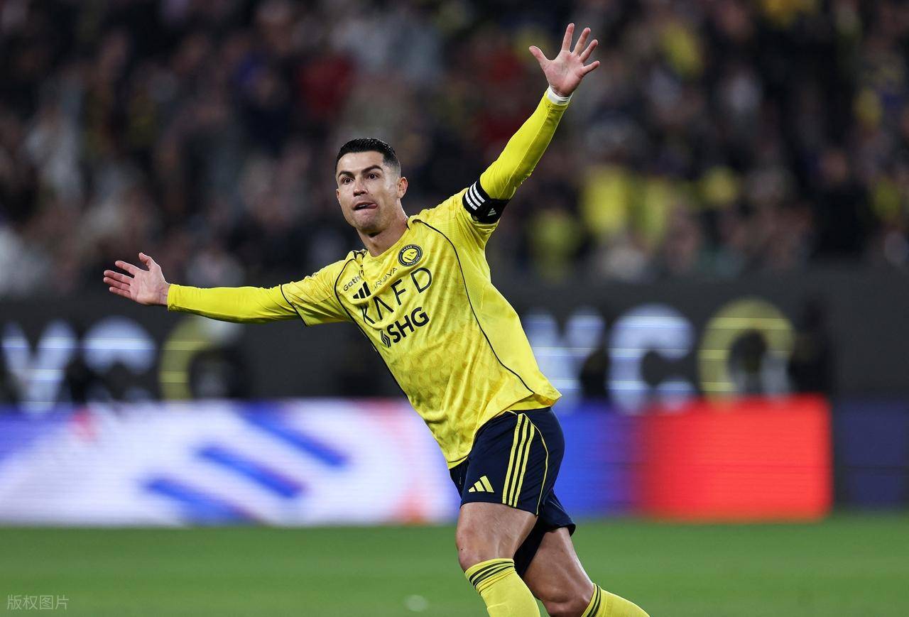 5-0: คริสเตียโน โรนัลโด วัย 41 ปี ฉลองด้วยการโบกมืออย่างตื่นเต้น – ทำหนึ่งประตูและหนึ่งแอสซิสต์ นำทีมคว้าชัยชนะติดต่อกันเป็นครั้งที่สิบ และพาทีมขึ้นสู่จ่าฝูงในชั่วข้ามคืน อัล-นาสเซอร์