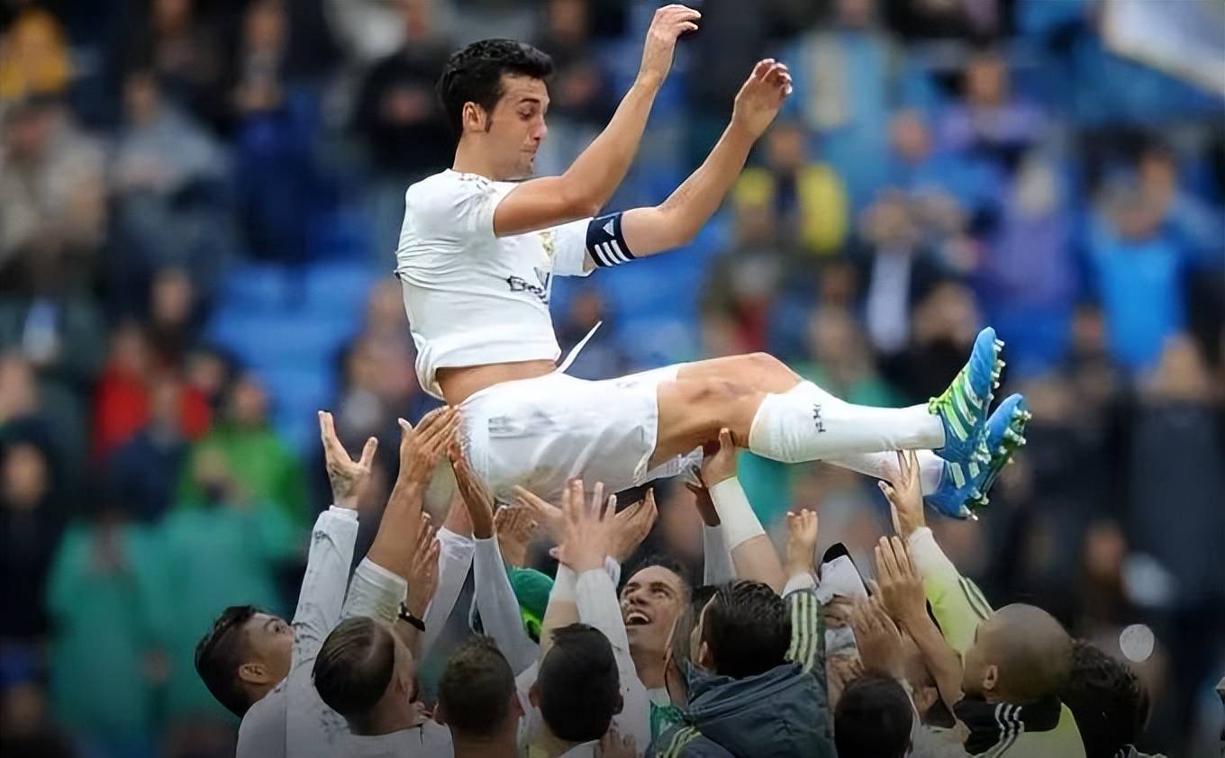 แอมโบรสตำหนิอย่างรุนแรงต่อความไม่จริงใจของเรอัล มาดริดในการจัดการกับการดูหมิ่นต่อต้านชาวจีน ขณะที่ยักษ์ใหญ่ระดับโลกทอดทิ้งความมีน้ำใจทั้งหมดและทำให้หัวใจของแฟนชาวจีนเย็นชา _ผู้เล่น__การเหยียดเชื้อชาติ__แชมเปียนส์ลีก