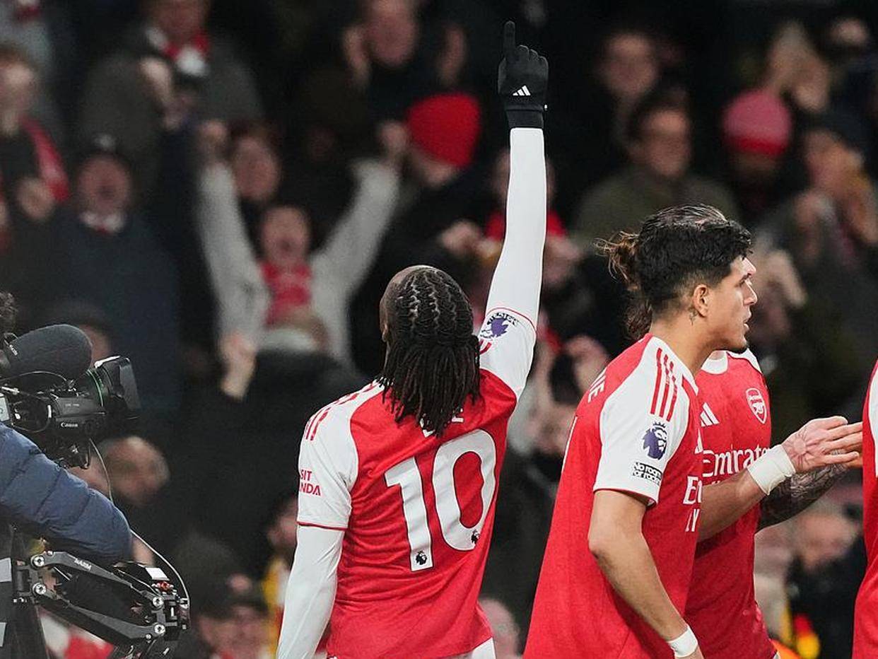 ผู้จัดการทีมคนใหม่ของสเปอร์สไม่สามารถทำลายคำสาปได้ในนัดแรกของเขา สถิติชนะติดต่อกันห้าเกมอยู่ในภาวะเสี่ยง อนาคตของการดาร์บี้กับอาร์เซนอลถูกทำให้ไม่แน่นอน _ดอล_โรม่า_ลาซิโอ