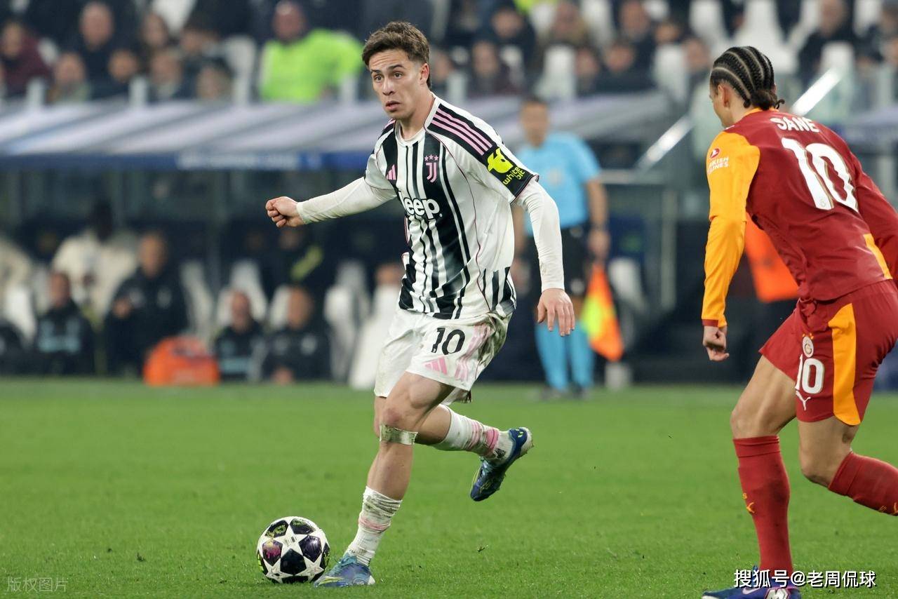 ยูเวนตุสคว้าชัยชนะในบ้านเหนือกาลาตาซาราย 3-2 โดยทำสามประตูในขณะที่เหลือผู้เล่นน้อยกว่า เพื่อบังคับให้ต้องต่อเวลาพิเศษ แต่สุดท้ายก็พ่ายแพ้ไปอย่างหวุดหวิด การตกรอบแชมเปียนส์ลีกครั้งนี้ยืนยันว่าพวกเขาจะจบฤดูกาลโดยไม่มีถ้วยรางวัลใดๆ ในทุกรายการแข่งขันสำคัญ