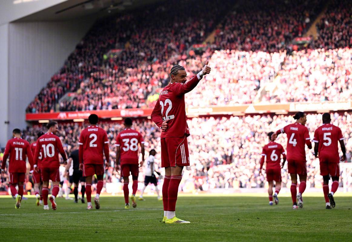 ซาลาห์ยุติการไร้สกอร์ 10 นัดด้วยการทำ 3 ประตู; ลิเวอร์พูลถล่มเวสต์แฮม 5-2 ทำสถิติเทียบเท่าตำนานของยูไนเต็ด _เวสต์แฮมยูไนเต็ด_ _แชมป์พรีเมียร์ลีก_ _ไดค์