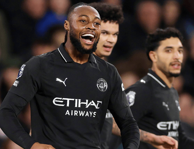 1-0 ตามแล้ว! อาร์เซนอลไม่มีที่ว่างสำหรับความผิดพลาด: แมนเชสเตอร์ ซิตี้ชนะติดต่อกันสี่นัดและตามหลังจ่าฝูงเพียงสองแต้มเท่านั้น ตำแหน่งแชมป์พรีเมียร์ลีกจะถูกตัดสินในสี่นัดนี้ แชมเปียนส์ลีก | แมนเชสเตอร์ ยูไนเต็ด | ลิเวอร์พูล