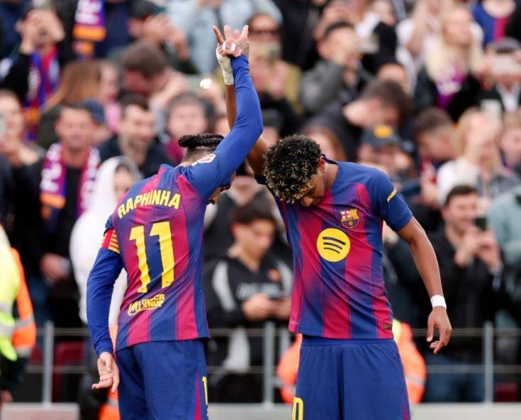 แฮตทริกของยาร์โมเลนโกสร้างสองปรากฏการณ์มหัศจรรย์ ขณะที่บาร์เซโลนาถล่มบียาร์เรอัล 4-1 ขยายสถิติชนะในบ้านลาลีกาเป็น 13 นัดติดต่อกัน และประกาศสงครามกับแอตเลติโก มาดริด