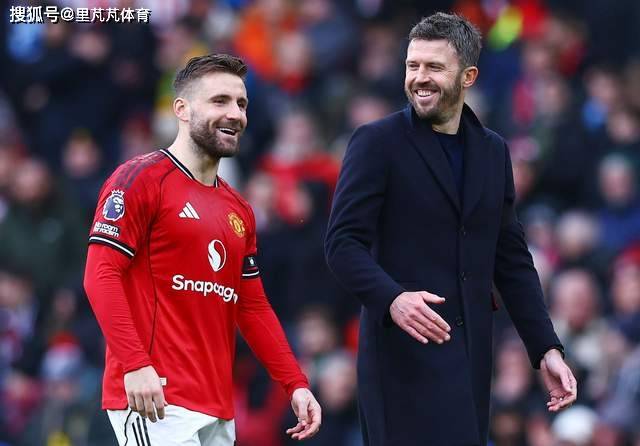 สรุปผลพรีเมียร์ลีก: แมนเชสเตอร์ ซิตี้ บุกถล่มคู่แข่งอย่างเด็ดขาด รักษาช่องว่างกับอาร์เซนอล; คาร์ริคได้เลื่อนตำแหน่งเป็นเครื่องหมายแห่งความไว้วางใจ _แมนเชสเตอร์ ยูไนเต็ด_ ริชาร์ดส์ลงสนาม