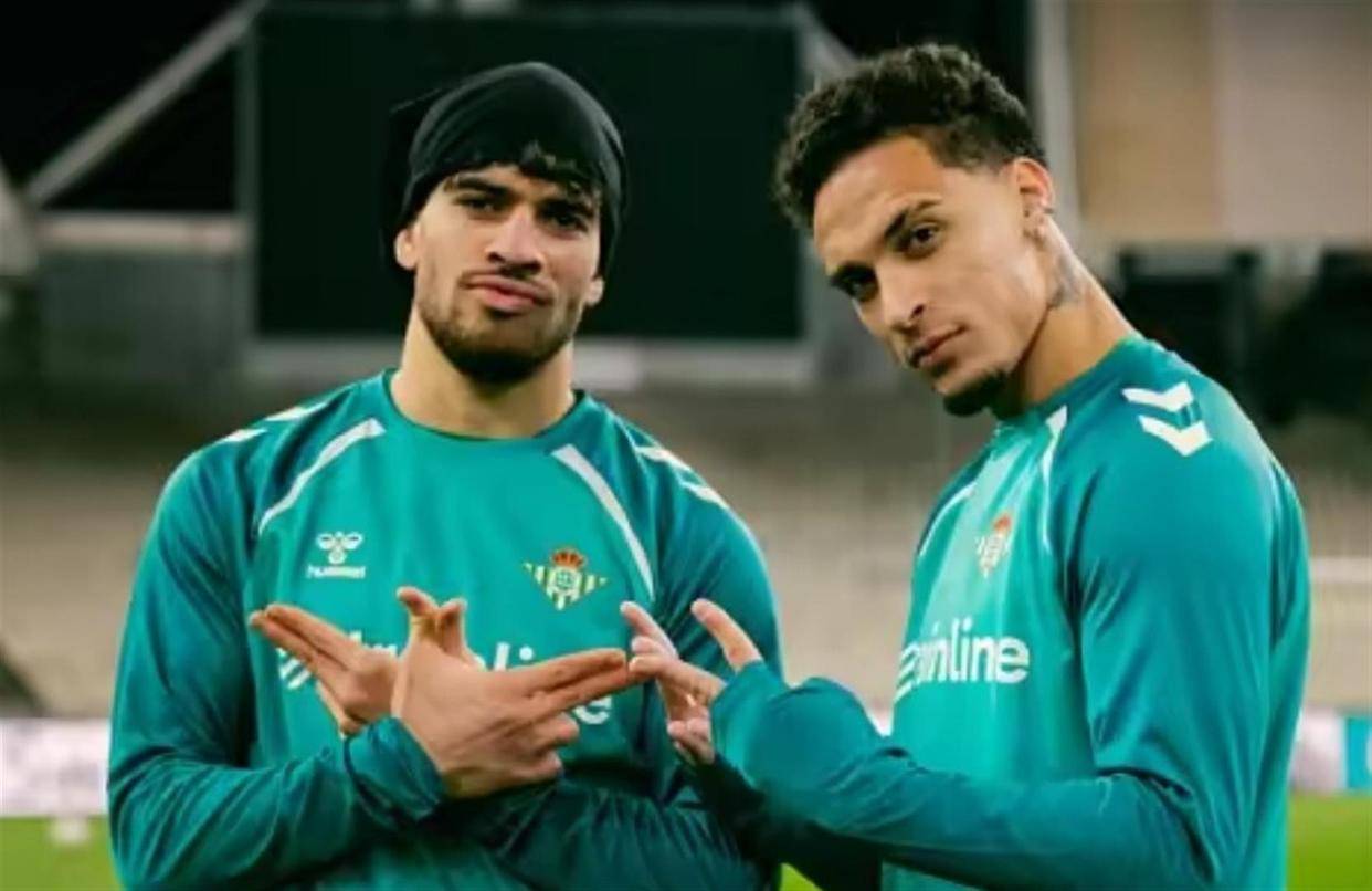 2-0, 1-0! ยูโรป้า ลีก คัพ เป็นค่ำคืนที่มีความสุข โรม่า เบติส ตั้งตารอที่จะบุกบ้าน และคู่หูพรีเมียร์ลีกคือ Different_Aston Villa_Match_Restricted Area