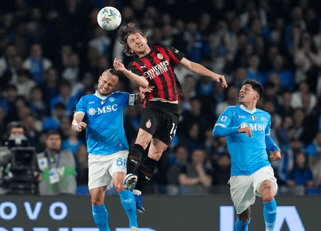 79 นาที ตำนาน! เอซี มิลานล้มลงและล้มลงไปที่สาม และสถานการณ์แชมป์ก็แย่ลง: 9 แต้มถูกโยนทิ้งไป_name_naples_restricted area