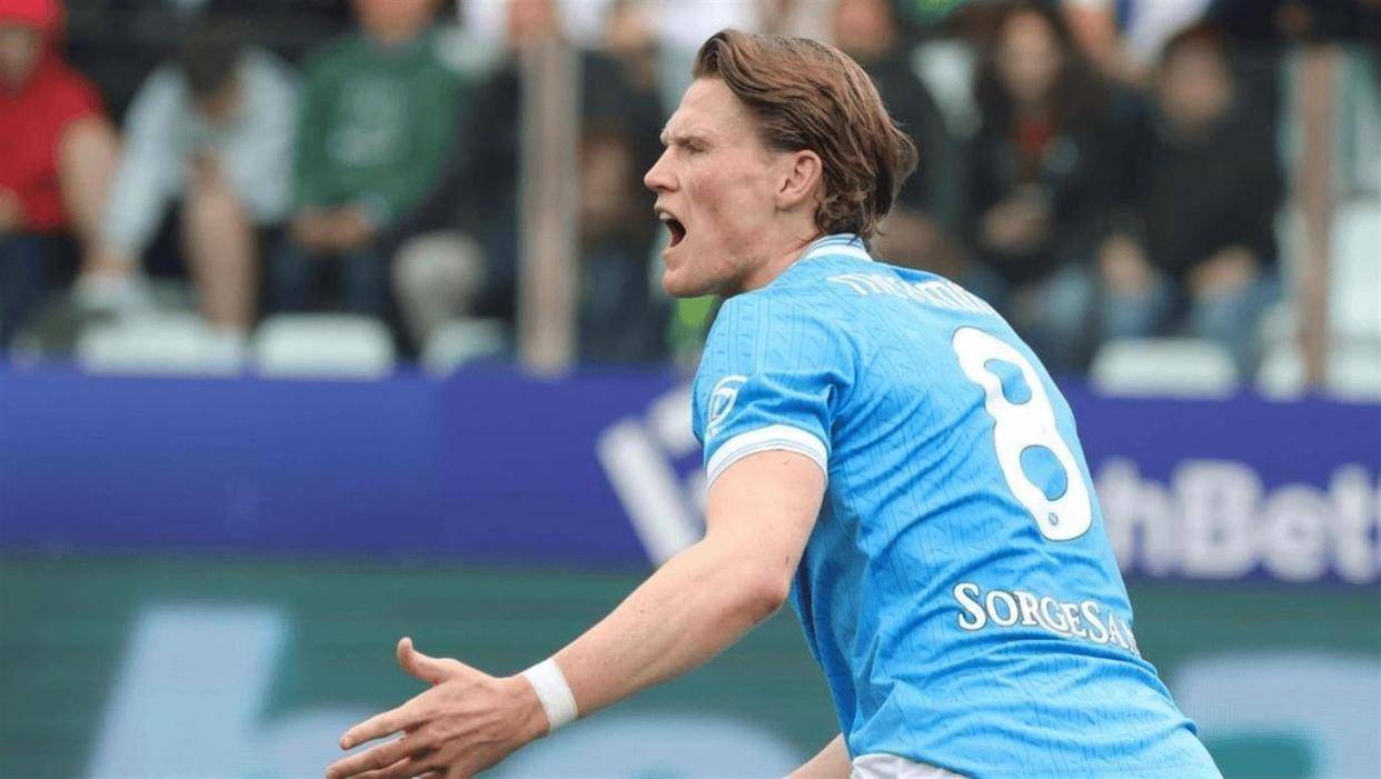 รายงานการสู้รบคะแนนล่าสุดของเซเรียอา: เนเปิลส์ม้วนอารมณ์เสีย, อินเตอร์ มิลานนำ 4-3 นำ 9 แต้ม, เจนัว lore_half field_commo