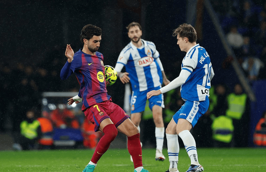 กล้าที่จะให้เขาเริ่มต้นทันทีที่เขาทำลายเป้าหมายการขาดแคลน? ฟลิคเหลือไพ่เพียงสองใบนี้เท่านั้น และการพลิกคว่ำของบาร์เซโลนาก็ขึ้นอยู่กับ 