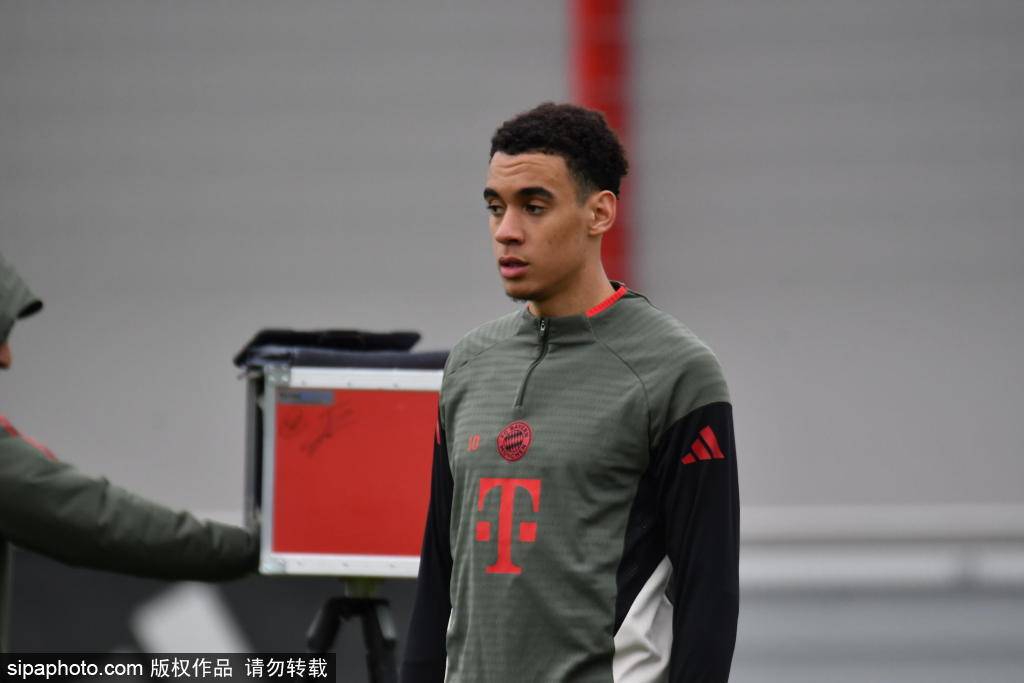 จากม้านั่งของ Red Army ไปจนถึง Bayer New Ribs: การเปลี่ยนแปลงของ Quansar ในบุนเดสลีกาและความฝันในฟุตบอลโลก