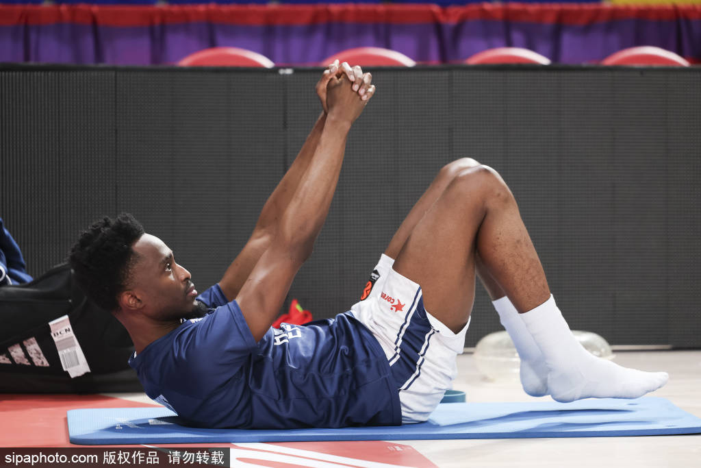 กองหน้าเสริมทีมบาร์เซโลน่า เล็ง มูริชี และ โอยาสวาร์ อัลวาเรซ อาจถูกปิดกั้นด้วยปัญหาด้านมูลค่า