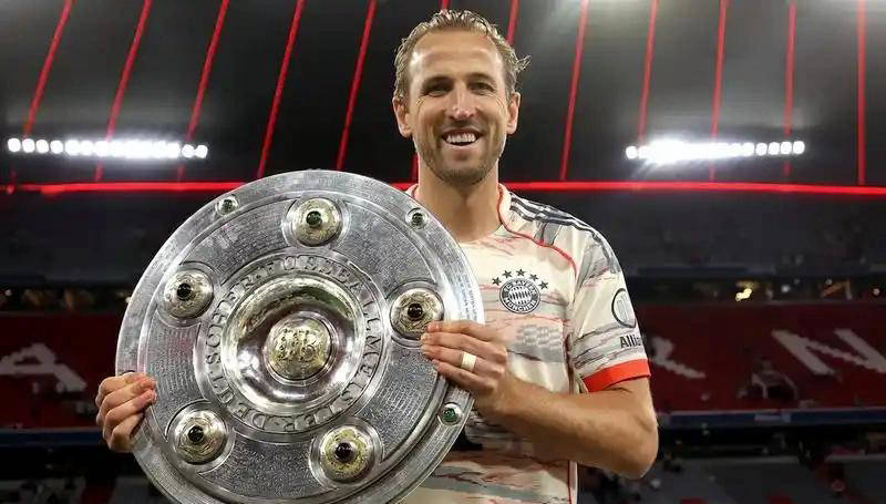 แชมป์แรกของ 5 ลีกหลัก ถือกำเนิดขึ้น! บาเยิร์นชนะการแข่งขันคัพสี่รอบก่อนกำหนด และคัมเปย์ชนะการแข่งขันติดต่อกัน สร้างสถิติใหม่สำหรับสิบรายการใหม่_บุนเดสลีกา_สตุกแคท