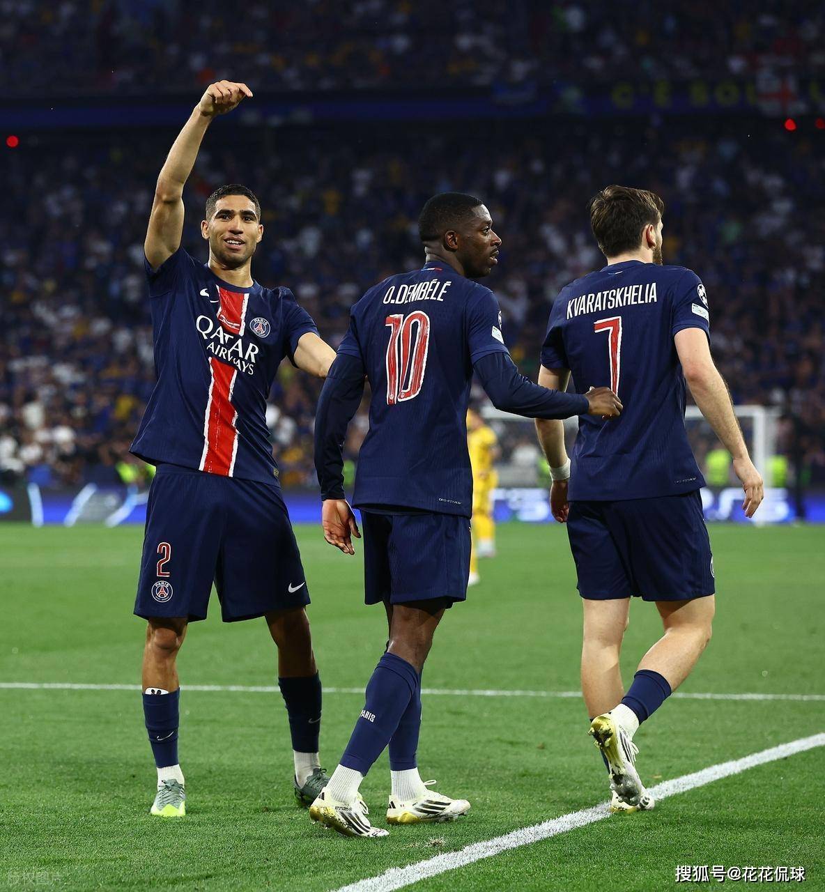 28 เมษายน แชมเปี้ยนส์ลีก รอบรองชนะเลิศ รอบรองชนะเลิศ ตัวอย่างเลก: ป้องกันแชมป์ ปารีส เผชิญหน้ากับบุนเดสลีกา เฮกโมนี บาเยิร์น - รอบชิงชนะเลิศที่เล่นใน ADVANCED_SEASON_LINEUP