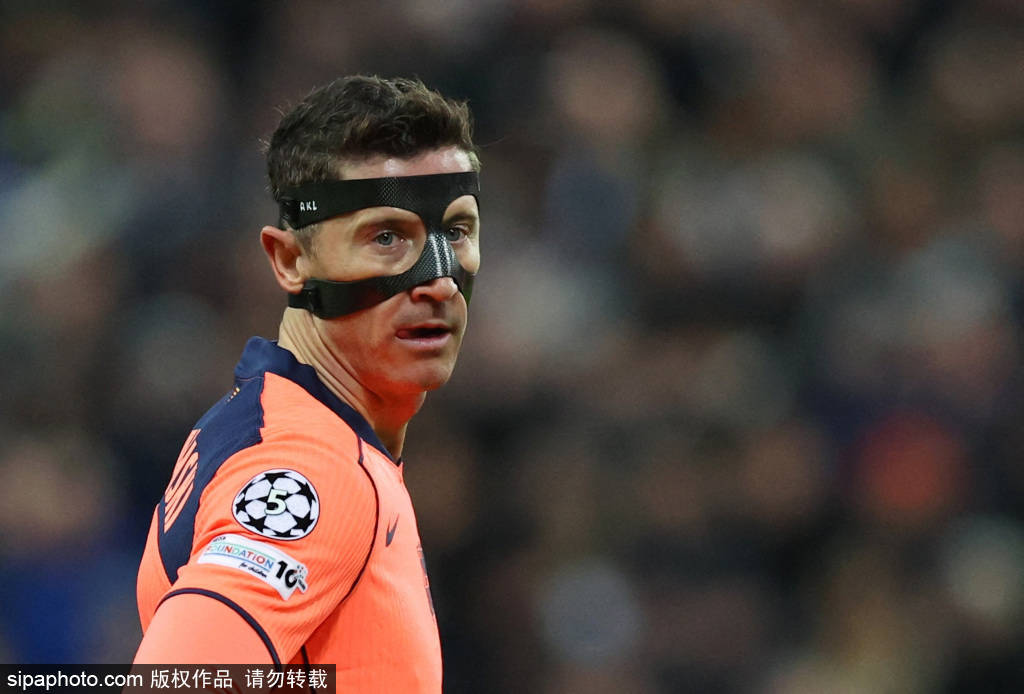 Lewandowski อาจเชื่อมโยงสุดท้าย: 13 Crown Roads มูลค่าทดแทนและสัญญาเพื่อไปยังการวิเคราะห์ฉบับเต็ม_League_Data_Season ในฤดูกาลนี้
