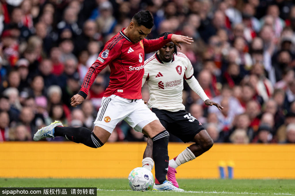 พรีเมียร์ลีก - กลับสู่แชมเปี้ยนส์ลีก! ลาเมนส์ ให้ชนะ แมนฯ ยูไนเต็ด 3-2 