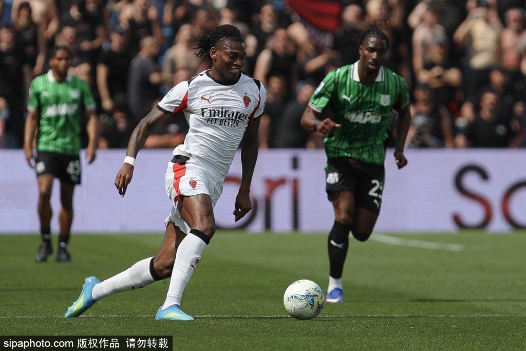 กัลโช่ เซเรีย อา - เบราร์ดี คม ตี โทโมริ ย้อม แดง สิบคน เอซี มิลาน 0-2 Sassuolo_Laurent_Bara Enzola_Pure