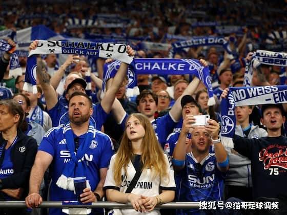ปู่ชิงกลับ! Schalke 04 ล็อคล่วงหน้าเพื่ออัพเกรด: สามปีของการทำงานหนัก Old Giants กลับไปที่ Bundesliga_zheko_season_baman