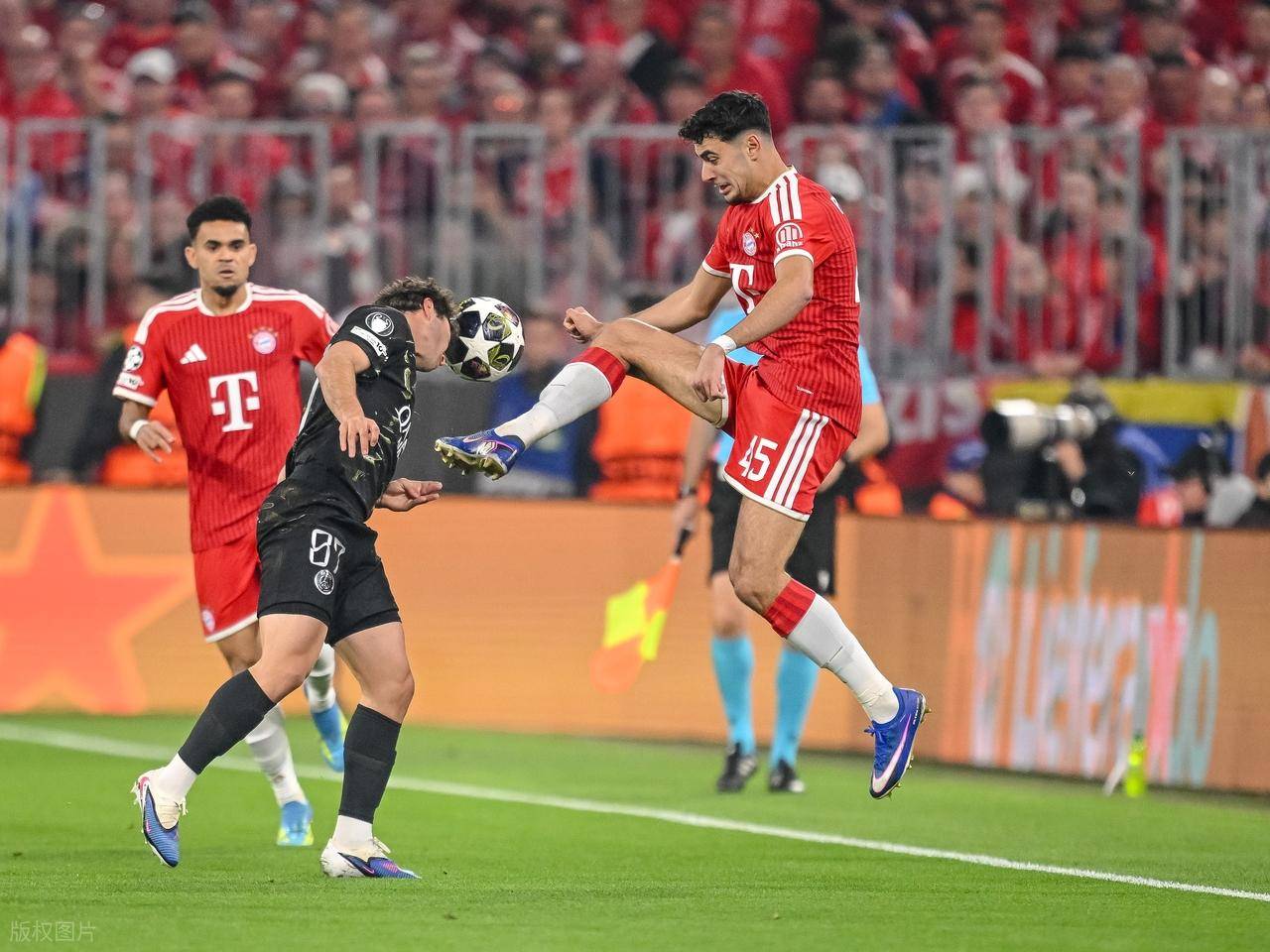 บาเยิร์น 1-1 ปารีส แซงต์-แชร์กแมง คะแนนหลังการแข่งขัน: ไม่ใช่ เดมเบเล่ เฟิร์ส, บาเยิร์น 1 อันดับ 1_Round_Valatzhlia