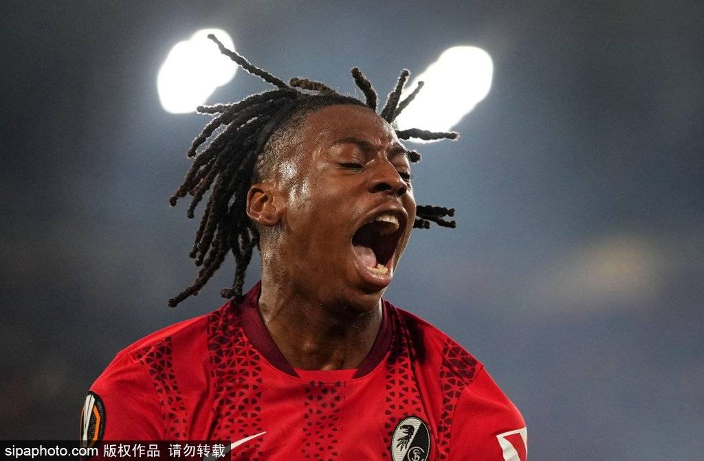 ไฟร์บวร์ก 20 ปี เครื่องจักรพลังงาน John Manzambi: ตัวแปรที่มองไม่เห็นของทีมสวิส World Cup_Goal_Midfield_Season